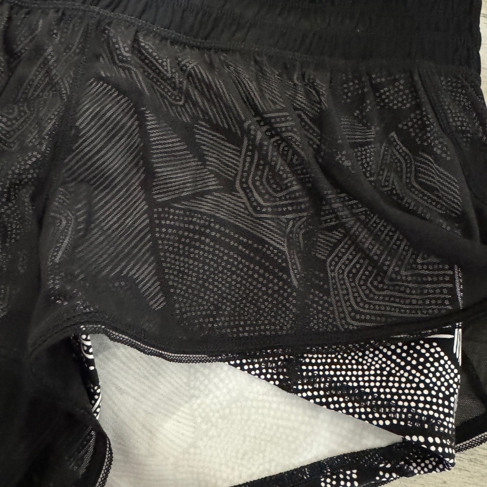 Lululemon city sky run shorts - Picture 4 of 9